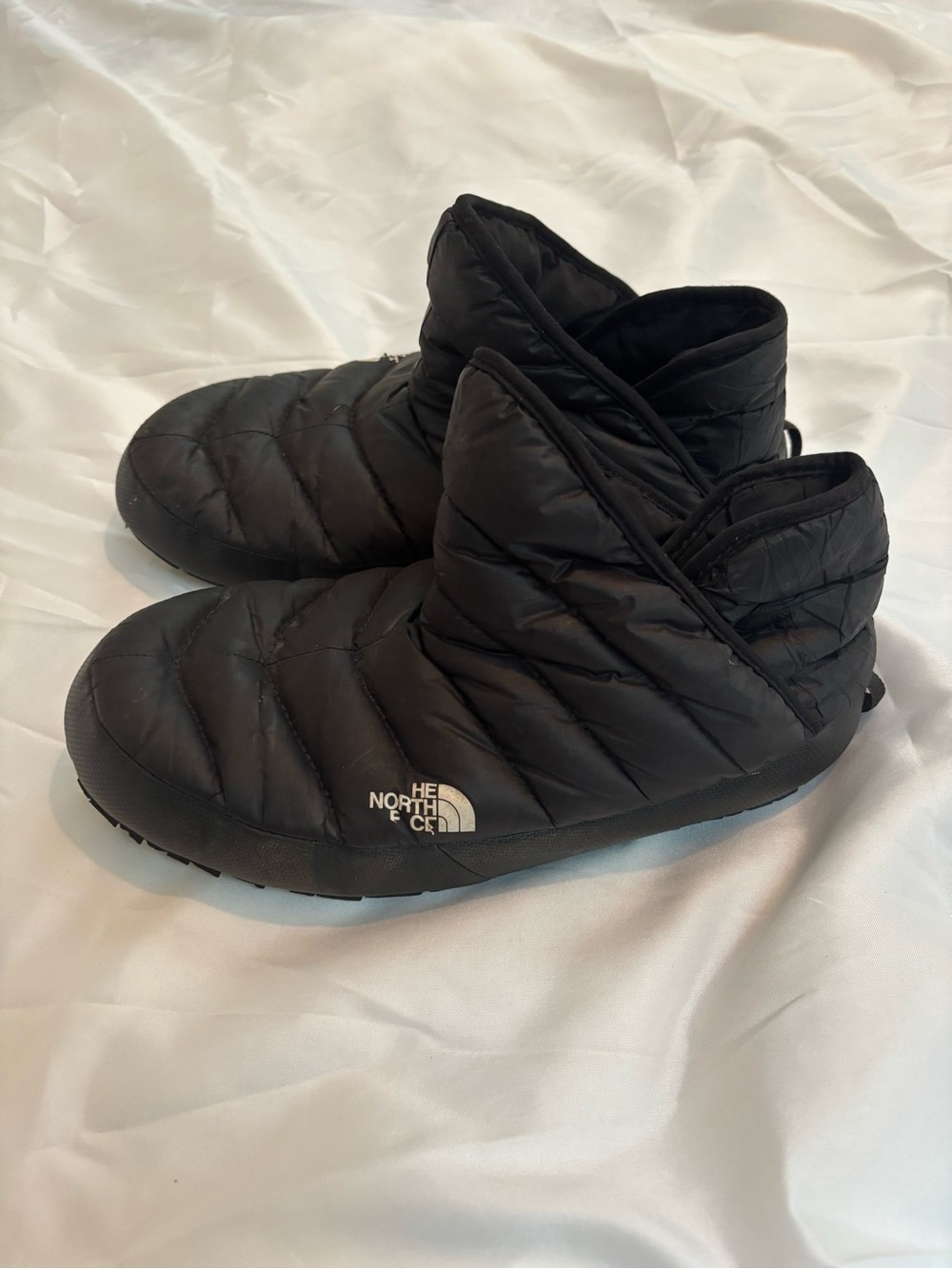 The North Face women’s Quilted Slip-On thermoball - Black